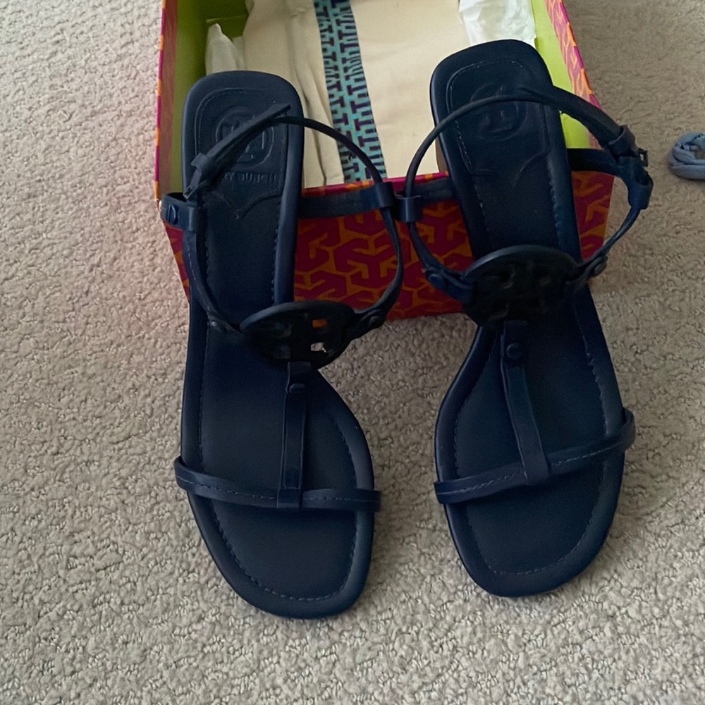 NWOT Tory Burch navy heeled sandal